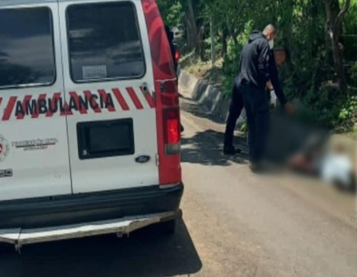  Encuentran mujer muerta a puñaladas en Apatzingán