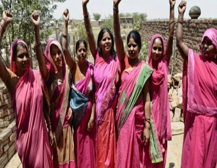  Banda de mujeres en India se crea para castigar a los hombres abusivos