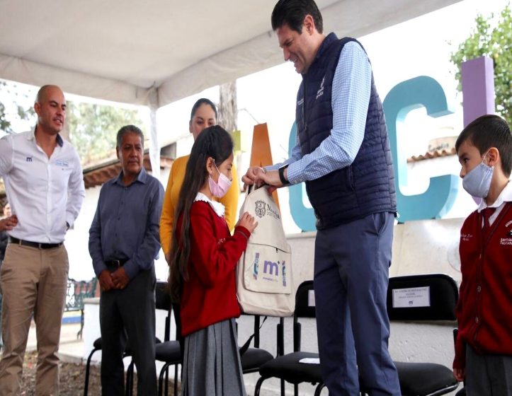  Alfonso Martínez establece acuerdo por la educación en Tacícuaro