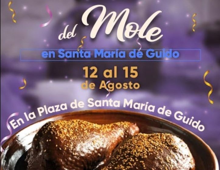  Hoy hay fiesta en Santa María, y el mole no puede fallar