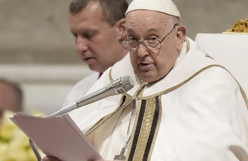  Maternidad subrogada es ‘deplorable’, considera el papa