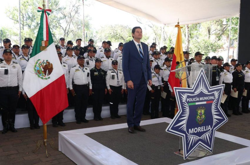  Entrega Alfonso Martínez promociones y ascensos a 144 policías de Morelia