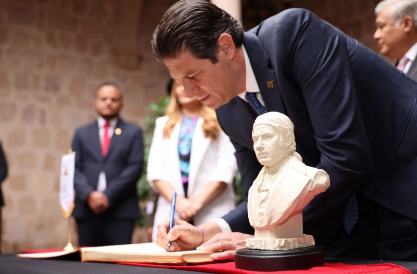  Alfonso Martínez encabeza recorrido en Bando Solemne por 259 Aniversario del Natalicio de Morelos