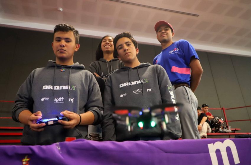  Paola Delgadillo impulsa a jóvenes de Spot en competencia nacional de drones